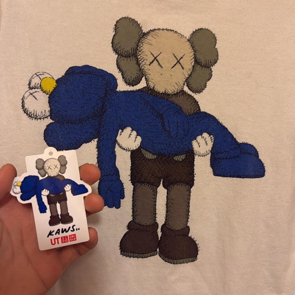 Mens White Kaws X Uniqlo collab T-Shirt Size Small